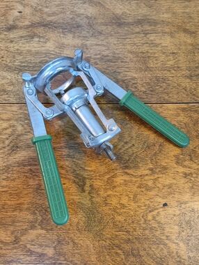 INART Vintage Manual Handheld Bottle Capper Green Handle, Made in Italy